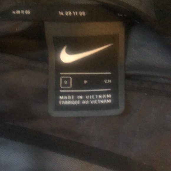 Nike Tech Pack Packable Reflective Running Jacket - Picture 15 of 15